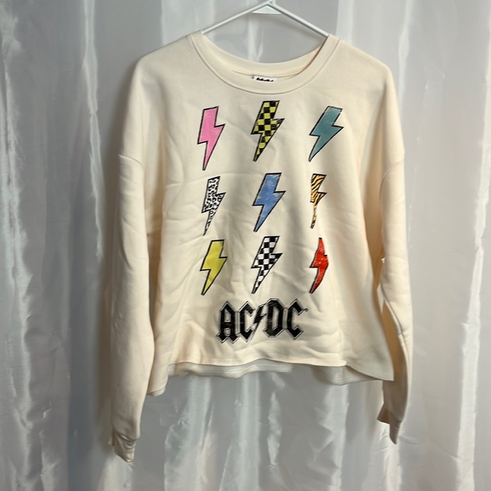 Women’s AC DC sweatshirt. 2043